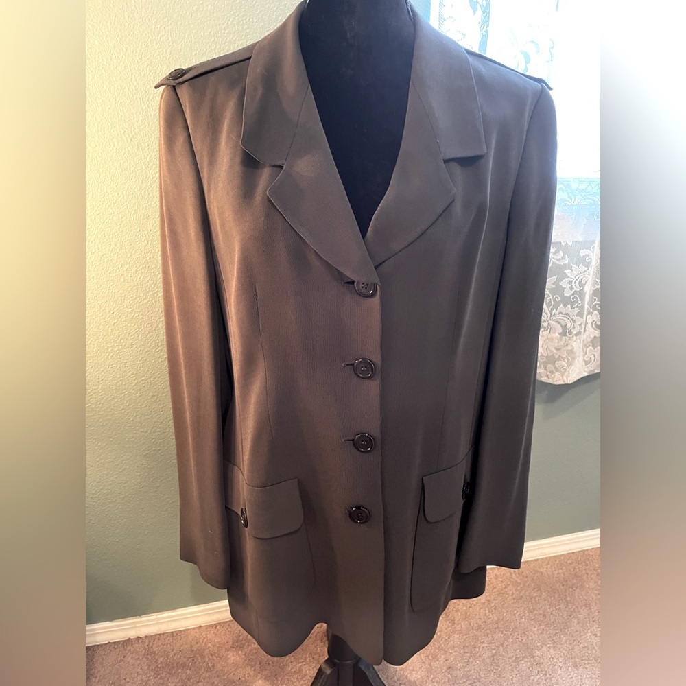 Louis Feraud, sz 12, olive pant suit with belt